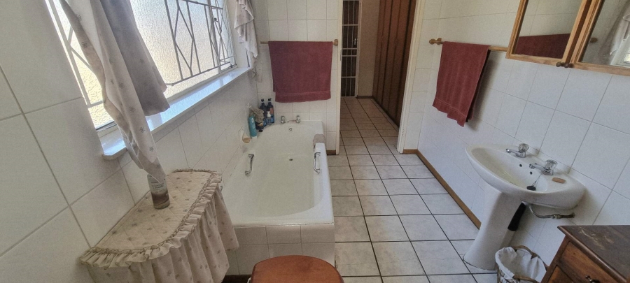 6 Bedroom Property for Sale in Roodewal Free State